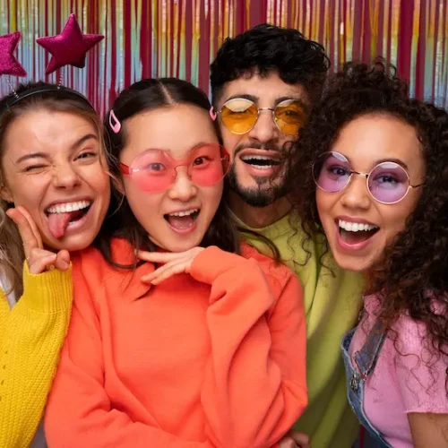 medium-shot-friends-posing-photo-booth (2)