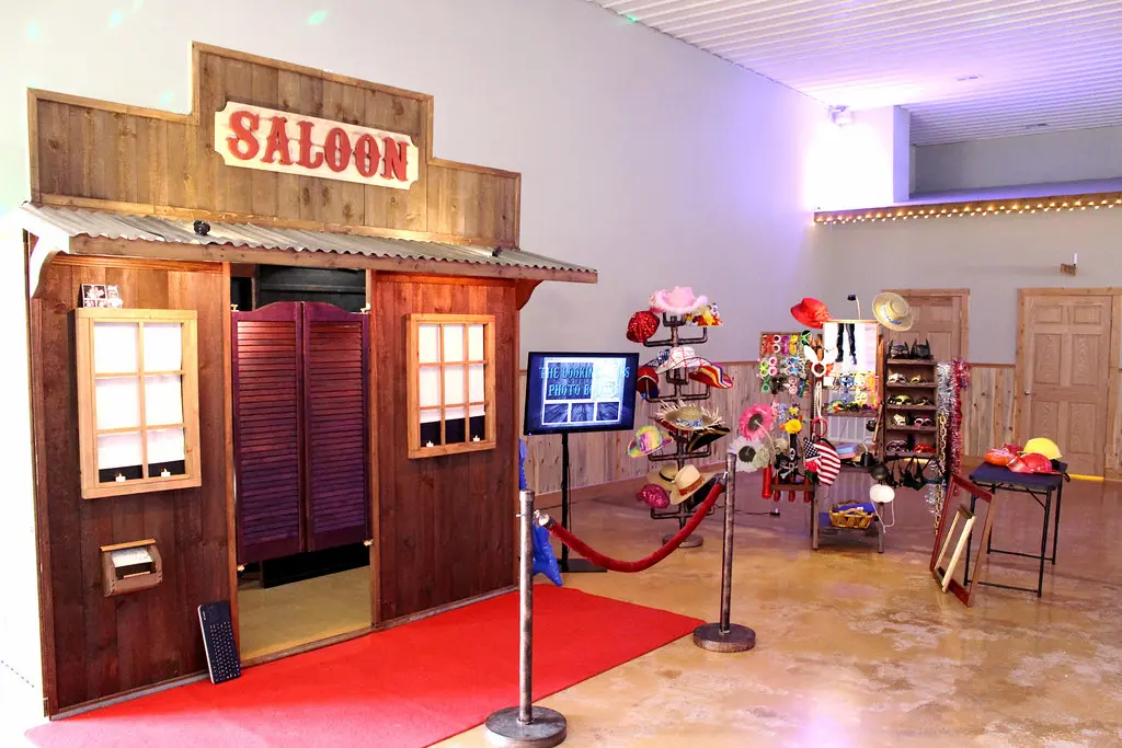 Vintage photo booth rental Vintage photo booth rental
