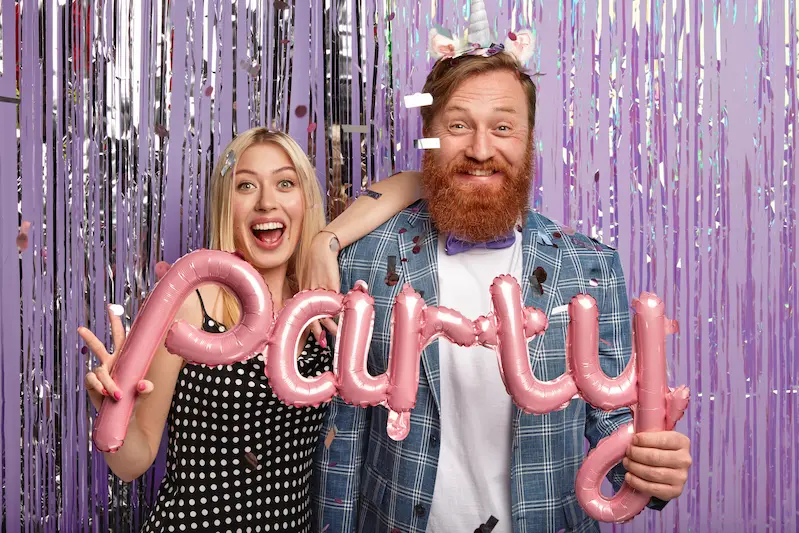 ginger-man-blonde-woman-party-holding-balloons